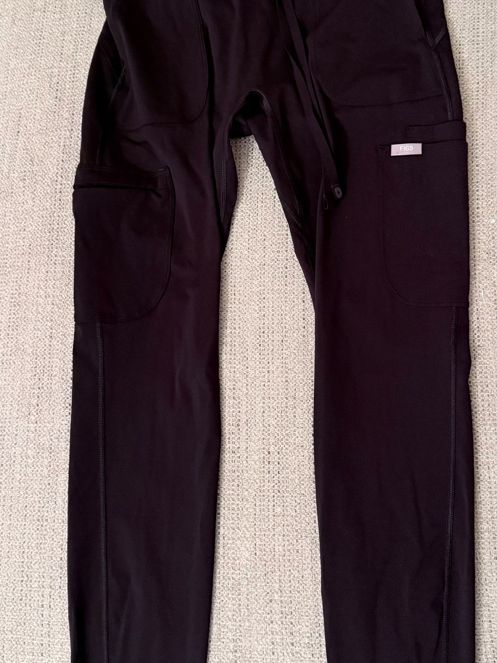 FIGS women’s black scrub leggings